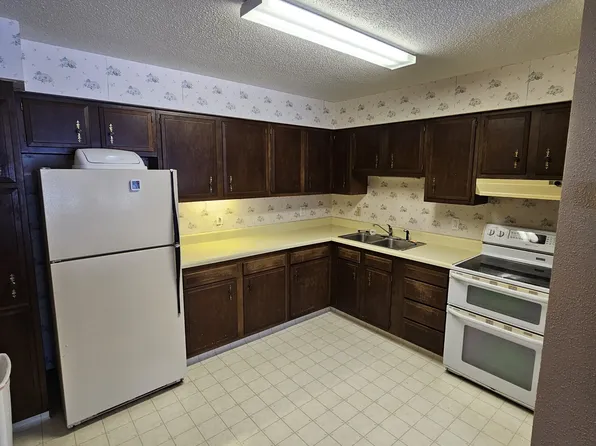 407 S Madison St #4, Edmore, ND 58330