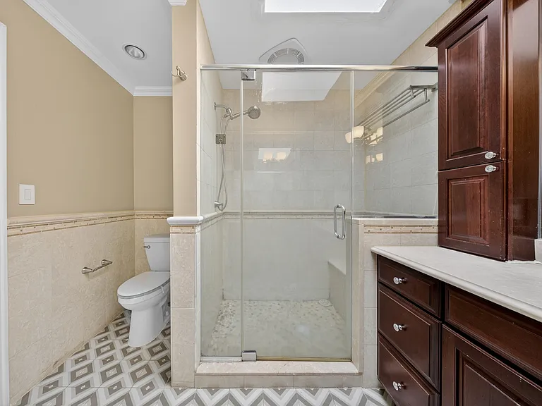 130 S Middle Neck Rd #12 — Photo 18