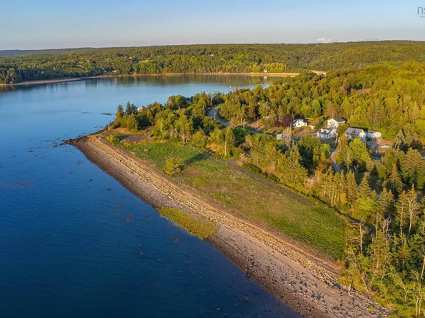 869 Highway 1, Smiths Cove, NS B0S 1S0