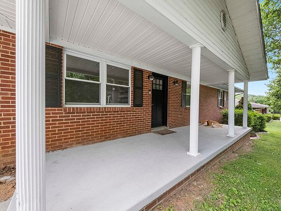3rd image of 162 Meadowbrook Rd