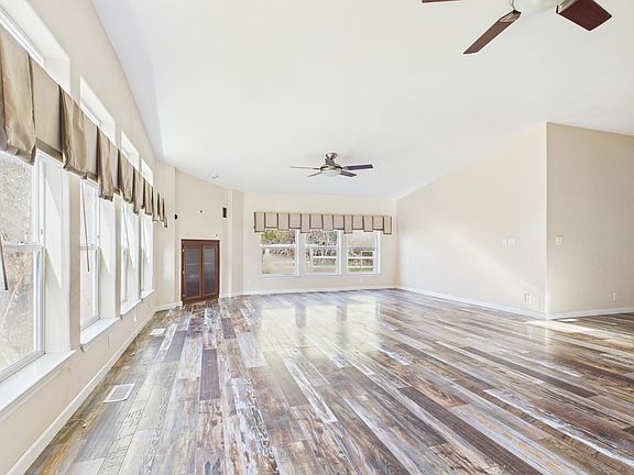 4th image of 7 Maple Ave