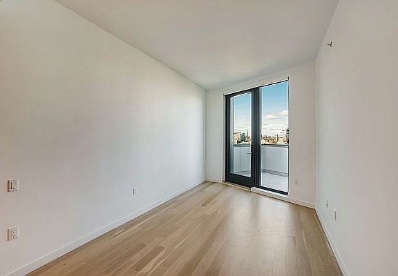 4th image of 329 Broadway #12/8