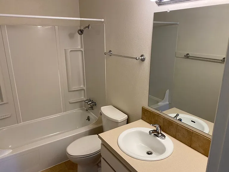 2120 NW Tyler Ave — Photo 9