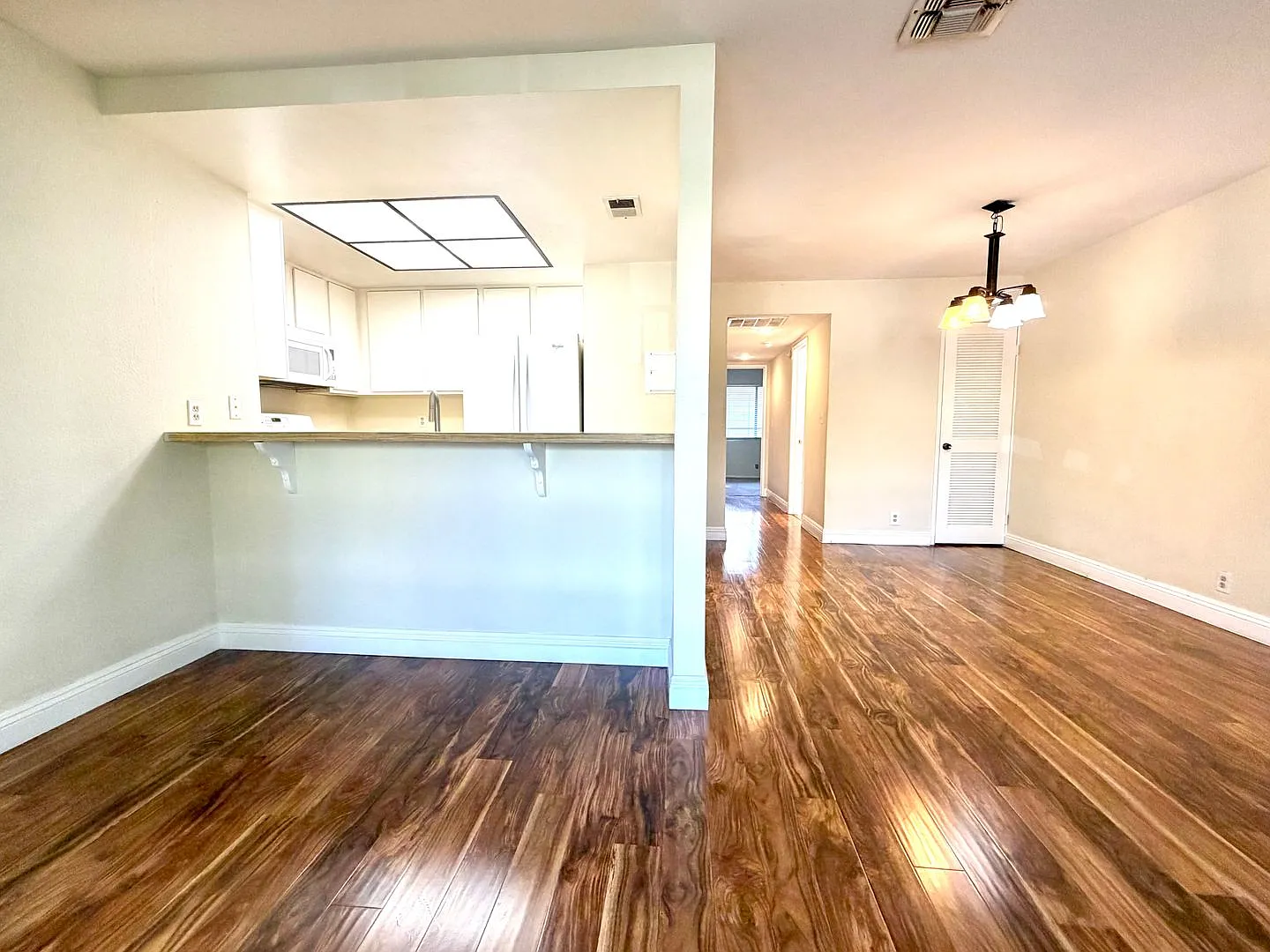 Great location! 2 bed 2 bath Simi Valley condo! — Photo 4