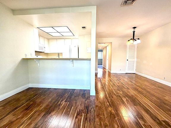 4th image of 1912 Heywood St APT F