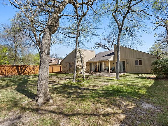 3rd image of 3204 Heatherwood Dr