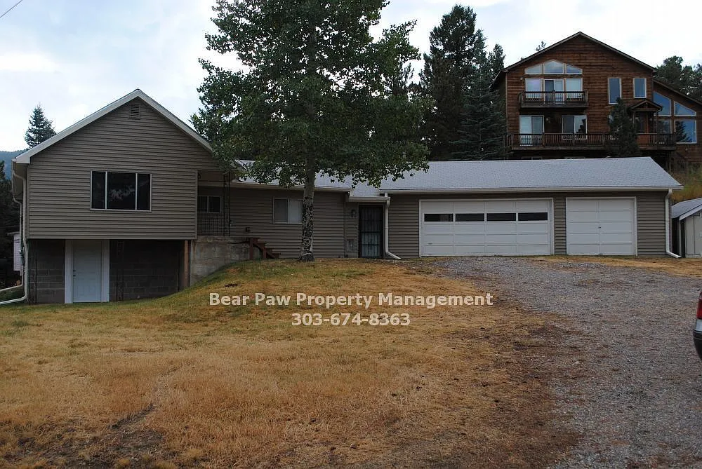 3 bed, 1.0 bath, 2000 sqft, $2,440 — Photo 1