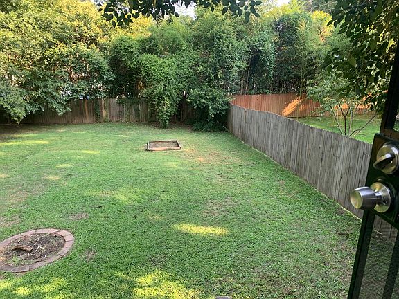 Large- Privacy Fenced Back yard