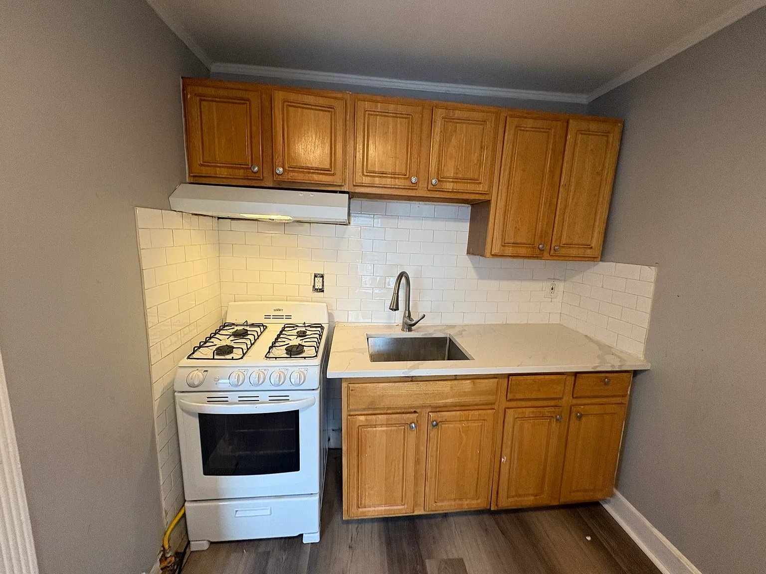 215 Home Ave — Photo 1