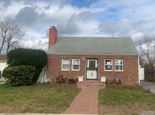 179 Booth St, Hempstead, NY 11550