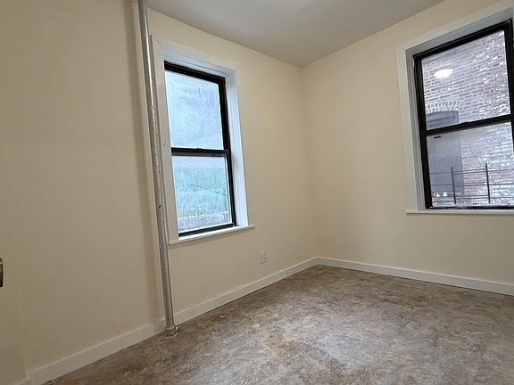 3rd image of 37-31 Crescent St #25