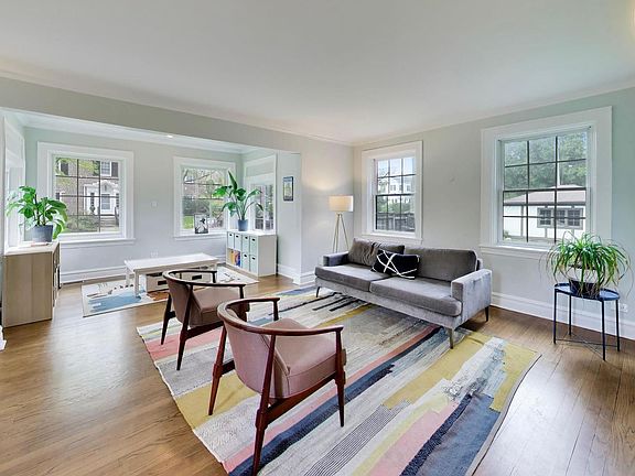 4th image of 1636 Forest Ave