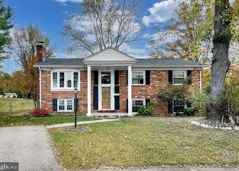 13907 Grove Ct — Photo 1