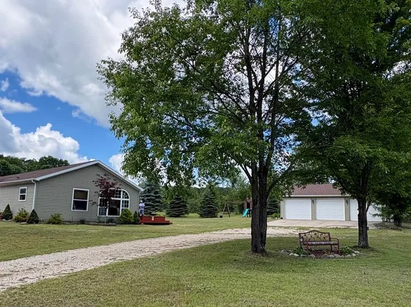 4395 N Raymond Rd, Luther, MI 49656