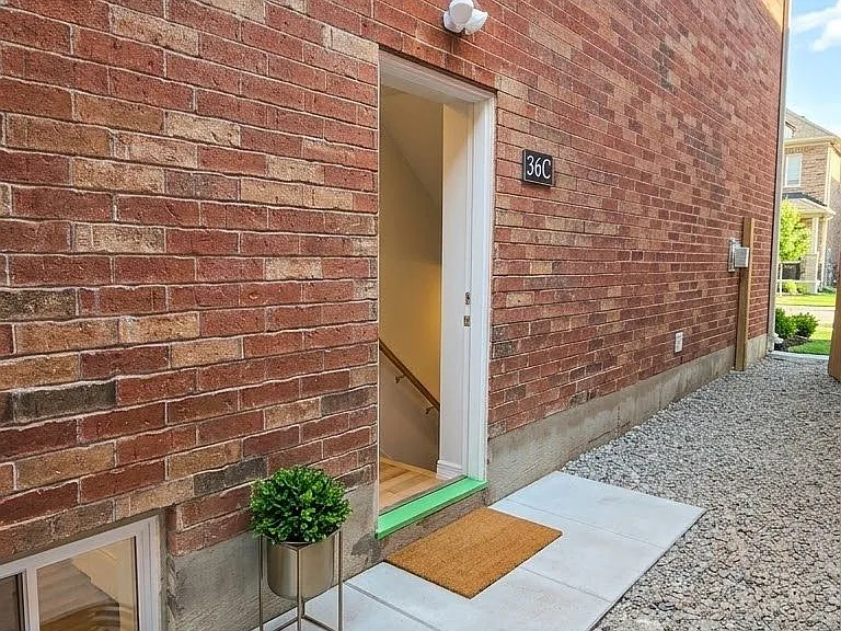 36 Crombie St — Photo 15