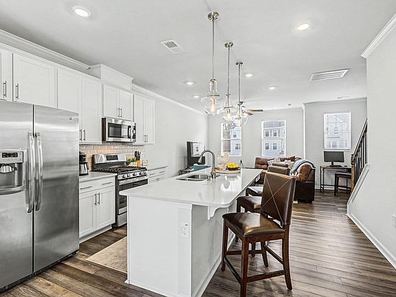 4th image of 2528 Chert Ln