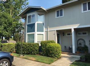 202 NE Rifle Range St APT 6, Roseburg, OR 97470