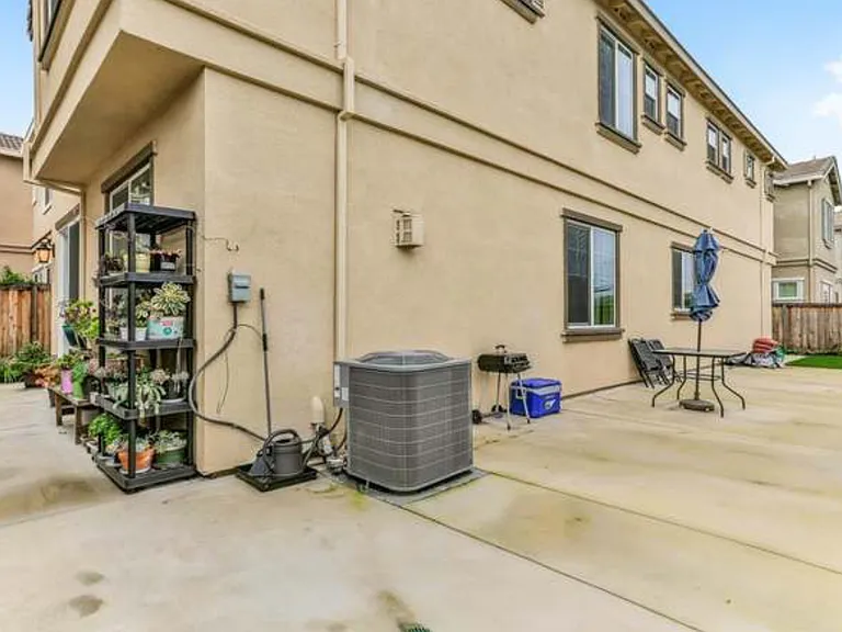 11 Belle Harbor Cir — Photo 21