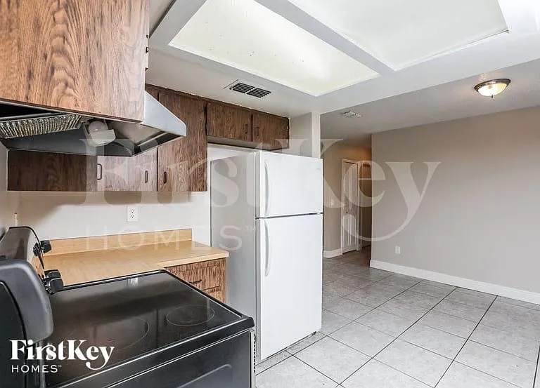 391 E Palmetto Ave — Photo 6