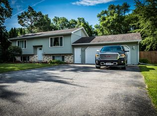 W7033 Pineview Dr, Onalaska, WI 54650