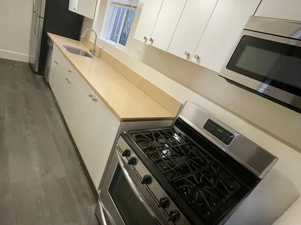 2 bedroom/1 Bath Upper Unit, 2028 Linden St APT D, Oakland, CA 94607