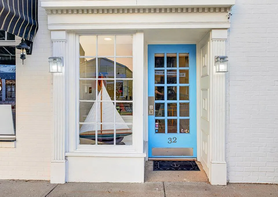 32 N Main St
