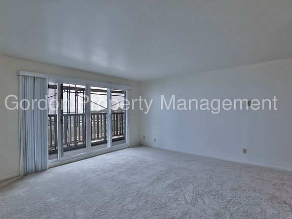 3rd image of 821 Burnett Ave APT 01