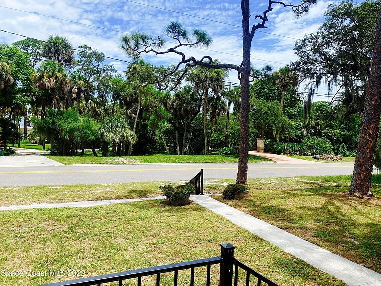 1868 Pineapple Ave — Photo 9