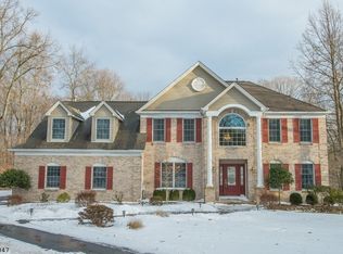 17 Wellington Dr, Long Valley, NJ 07853