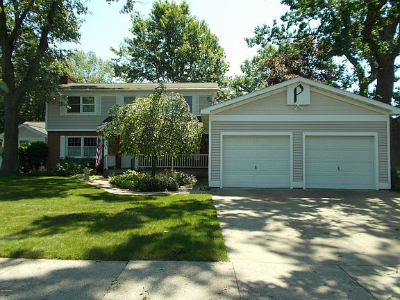 2nd image of 908 Woodlawn Ave