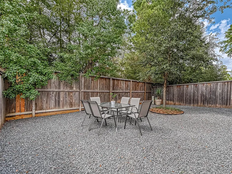 23 Silver Rock Dr — Photo 35