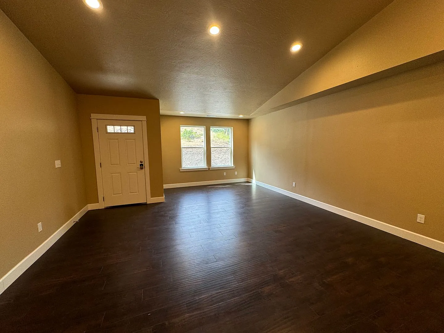 Newer 3 bedroom 2 bath home in 55+ Community — Photo 4
