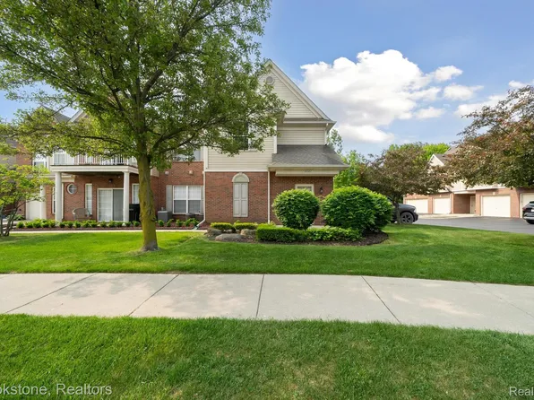 34580 Northrup Dr, Chesterfield, MI 48047