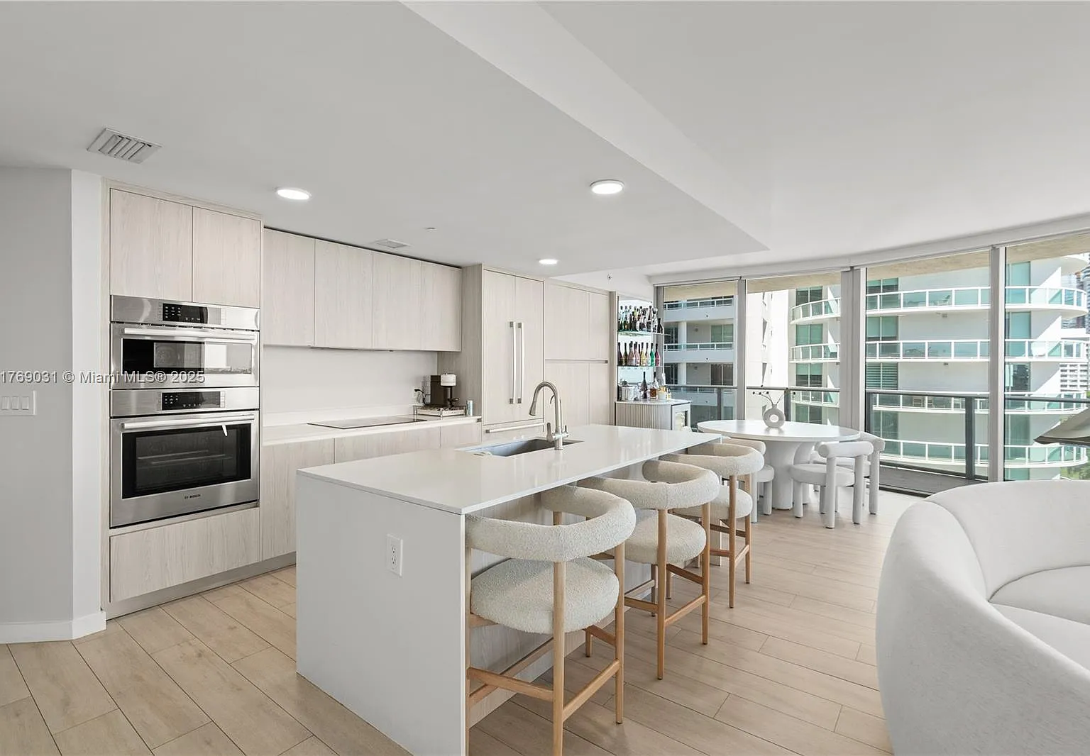 3 bed, 2018 sqft, $12,500 — Photo 3