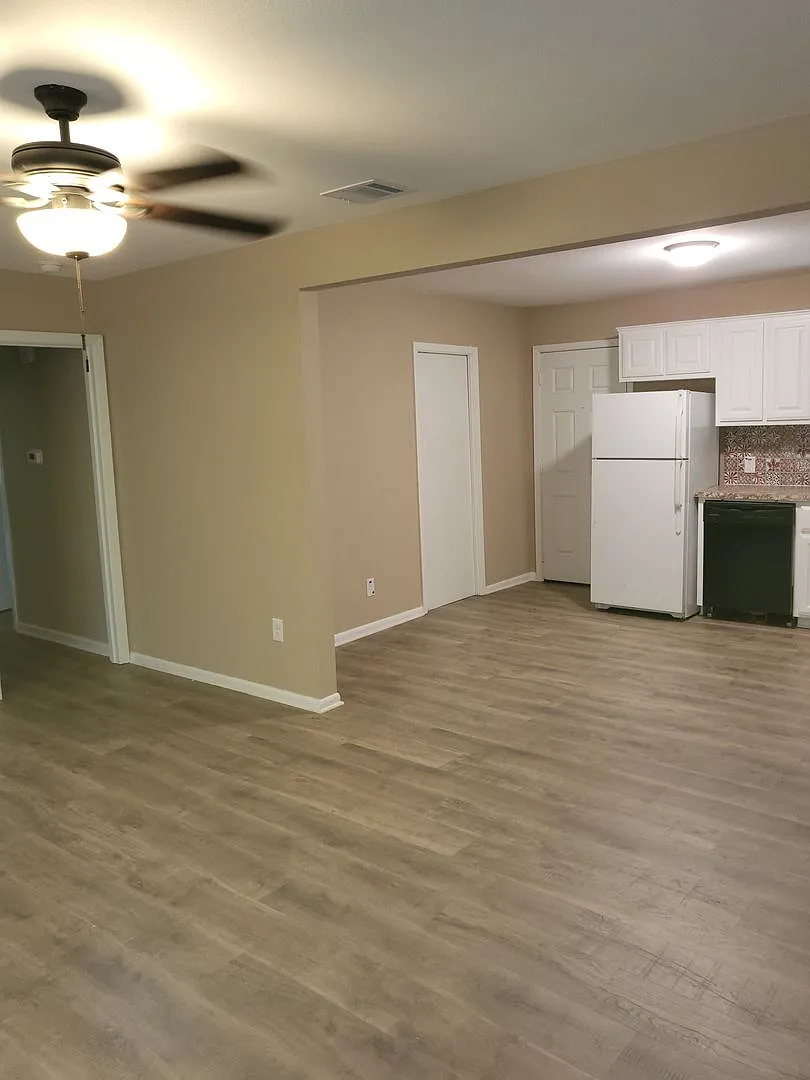 304 E Ellen Ave, Hurst, TX 76053 — Photo 3