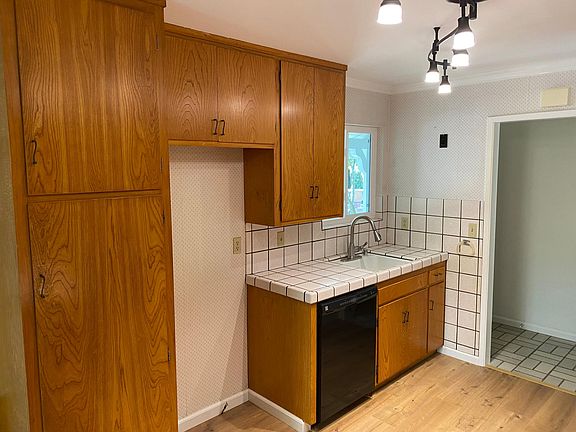 5th image of 212 Twinview Dr