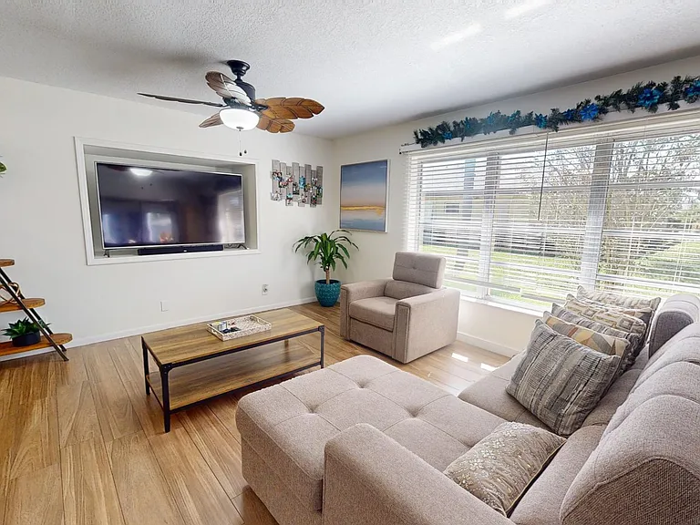 1717 N Dovetail Dr #D — Photo 16