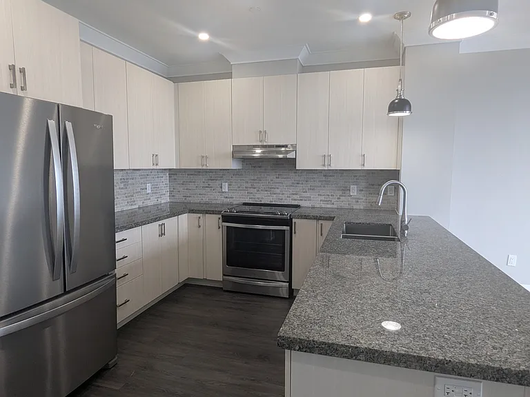 121 King St W — Photo 36