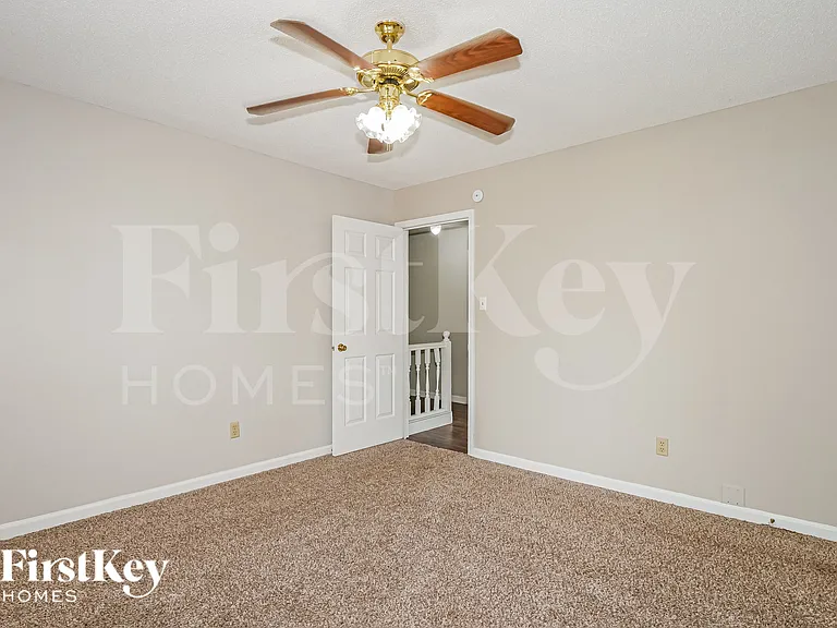 9689 Kingsridge Dr — Photo 16