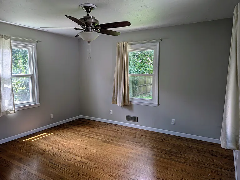 5800 Floyd St — Photo 15