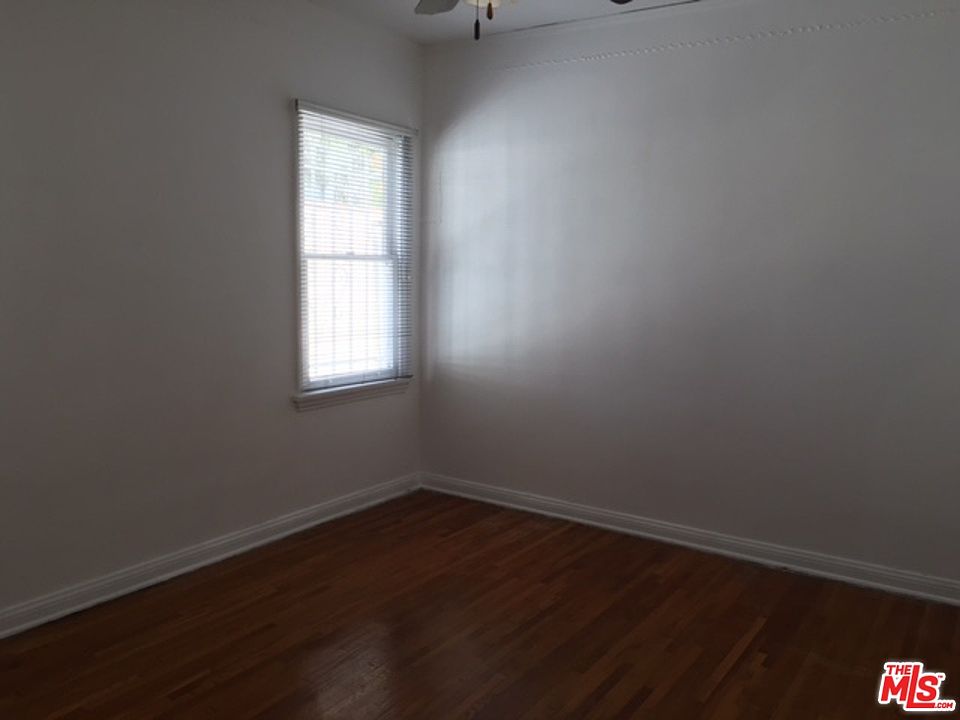 2nd image of 528 N Sweetzer Ave