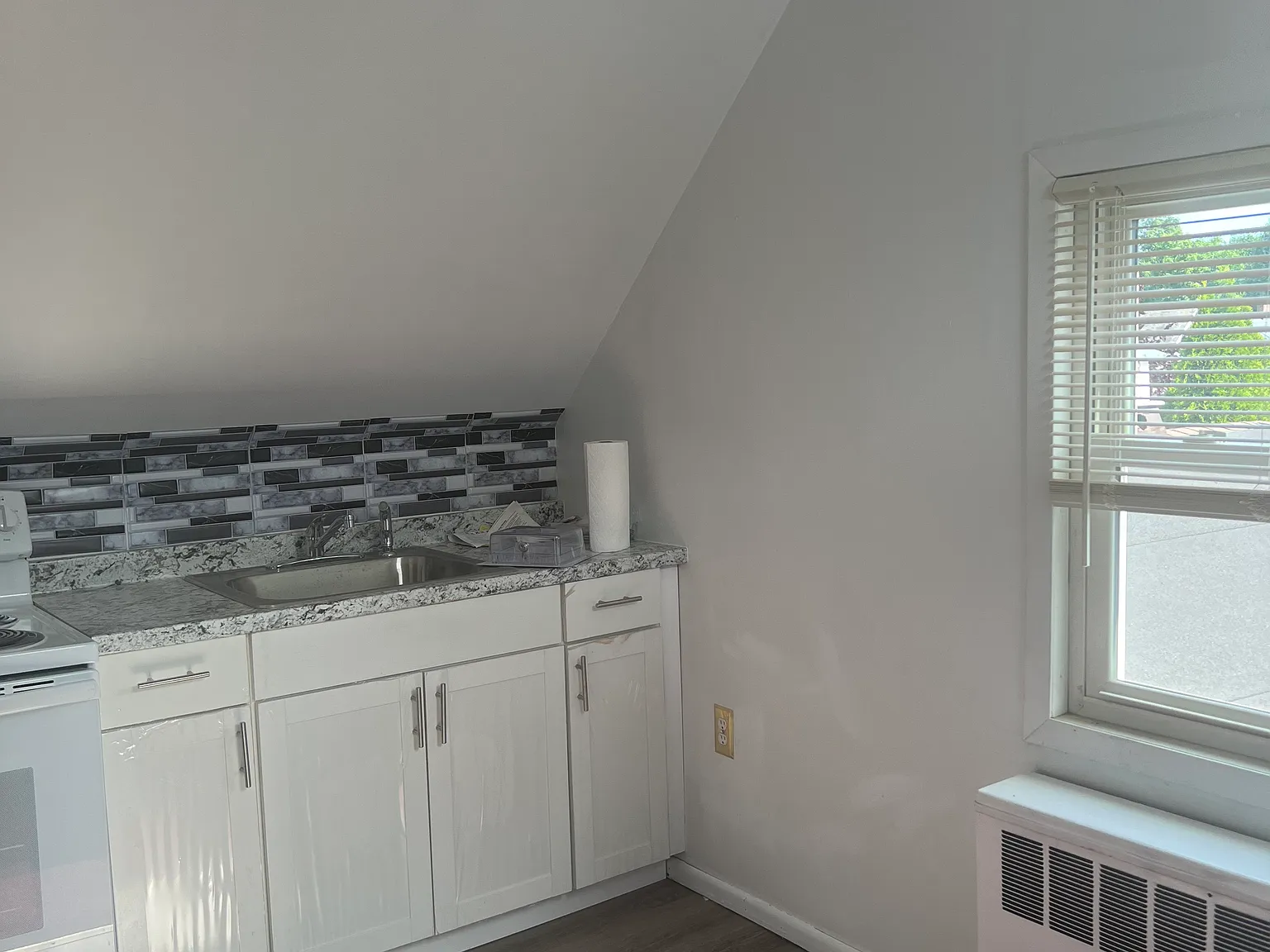 Jester Ln, Levittown — Photo 1