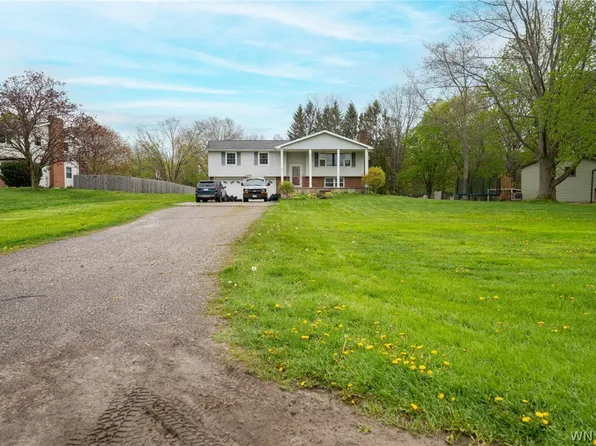3515 Winchester Dr, East Aurora, NY 14052