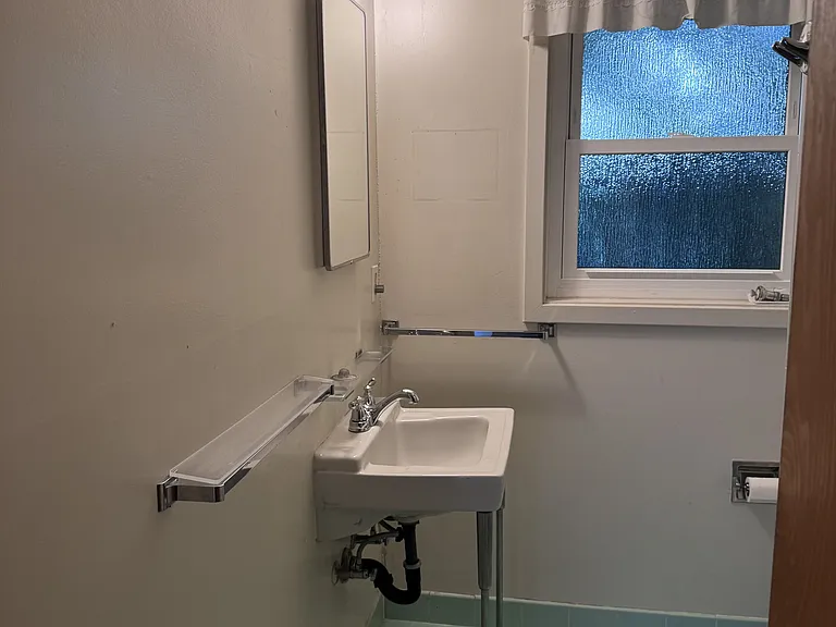 Bathroom sink