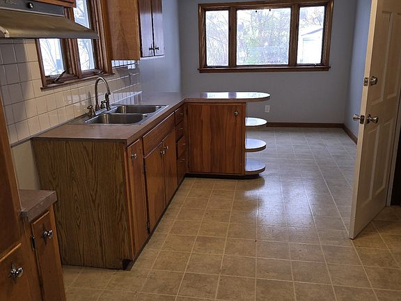 2nd image of 2493 La Salle Ave #1