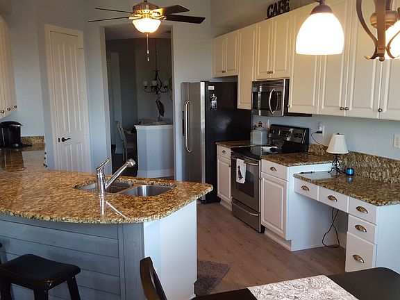 Kitchen with granite, S/S ap