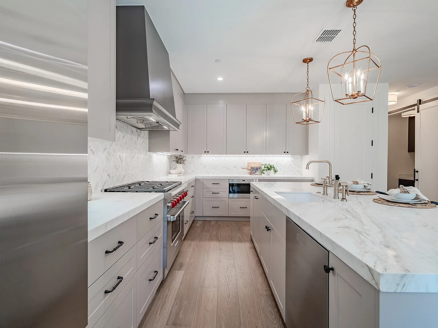 3 bed, 2473 sqft, $9,850 — Photo 3