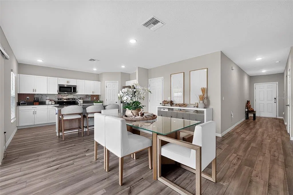 5 bed, 3.0 bath, 2528 sqft, $3,100 — Photo 3