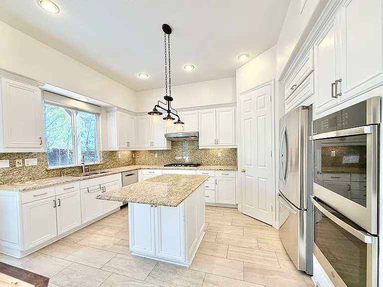 13835 Kerry Ln — Photo 8