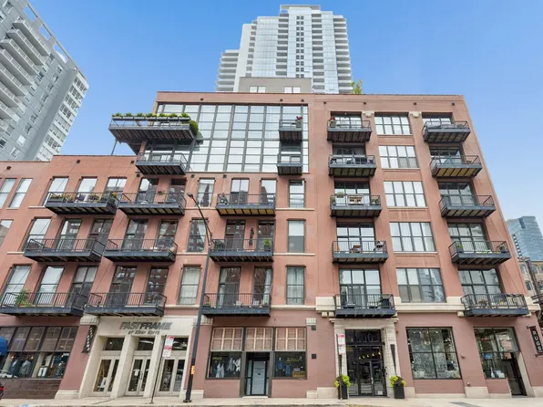300 W Grand Ave APT 303, Chicago, IL 60654